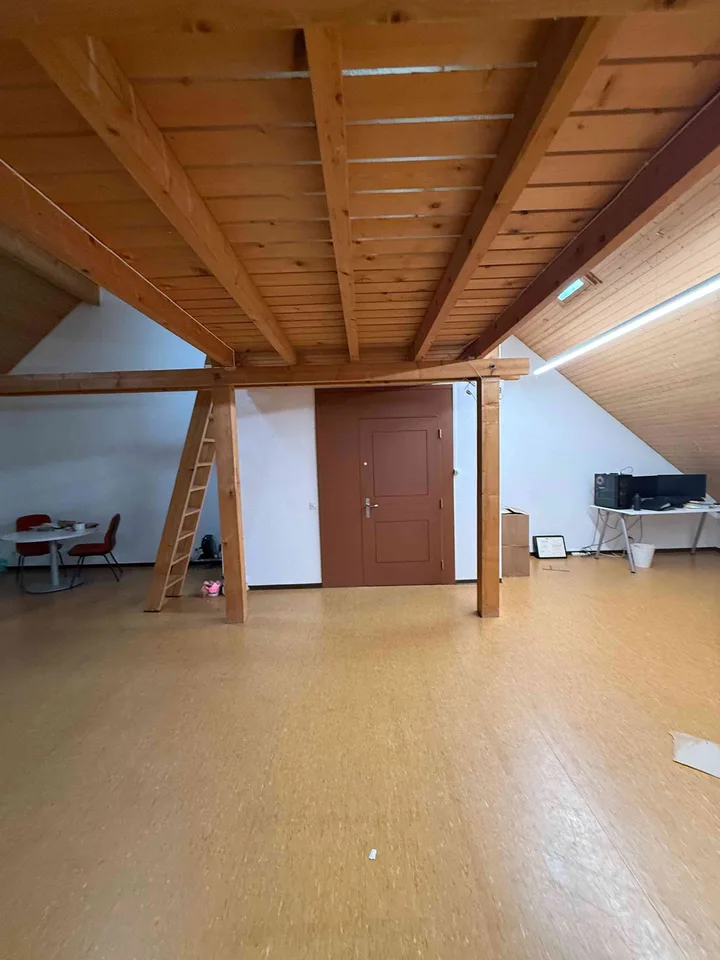 Heller und vielseitiger Gewerberaum / Büro / Atelier in Lengnau AG