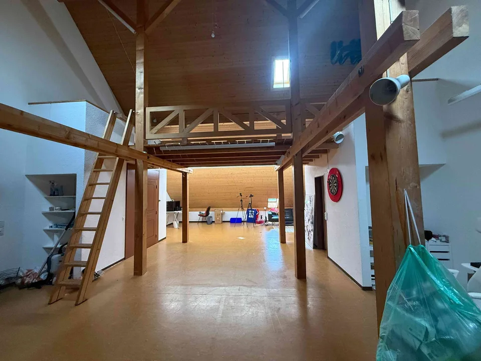 Heller und vielseitiger Gewerberaum / Büro / Atelier in Lengnau AG