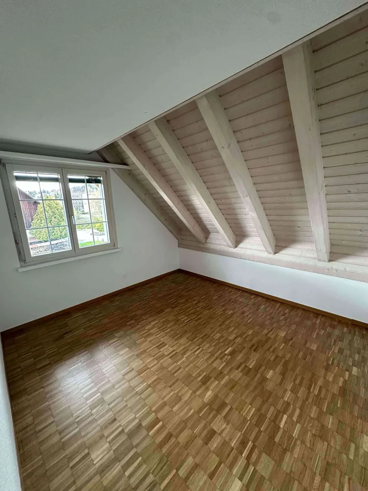 "Grosszügige 5.5-Zimmer-Dachwohnung in Buchs ZH"