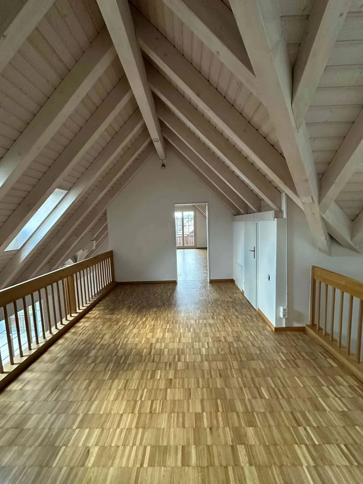 "Grosszügige 5.5-Zimmer-Dachwohnung in Buchs ZH"