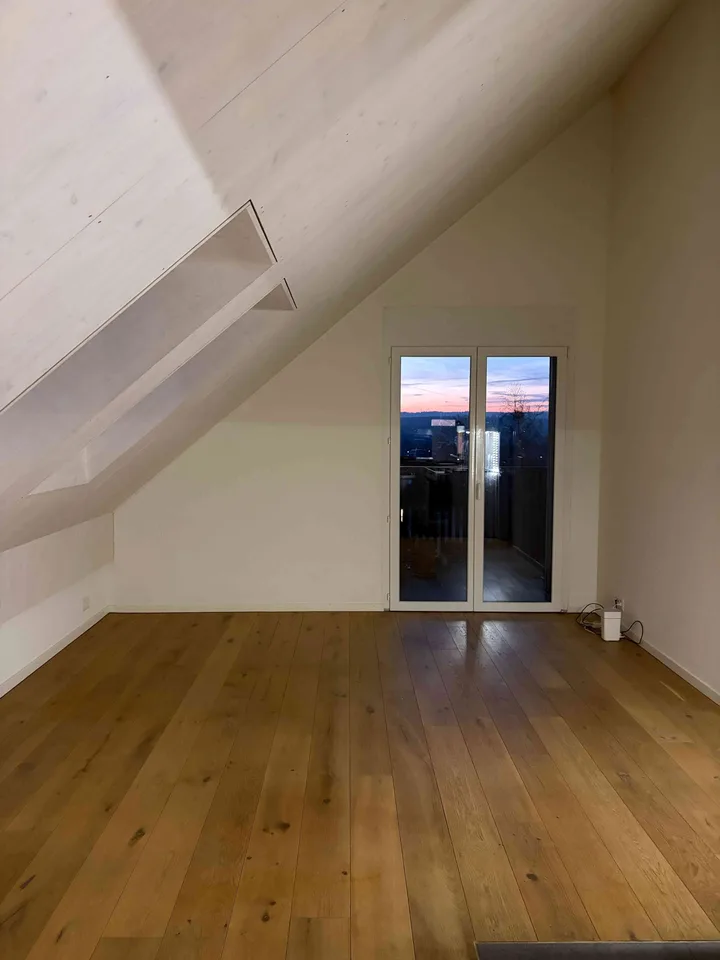 Dachwohnung mit atemberaubender Aussicht - auf Wunsch möbliert