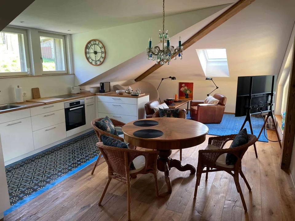 "Möblierte 3.5-Zimmer-Wohnung in charmantem Landhaus – Birmenstorf "
