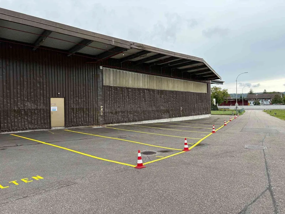 LKW Parkplatz, Aussenabstellplatz mit Stromanschluss