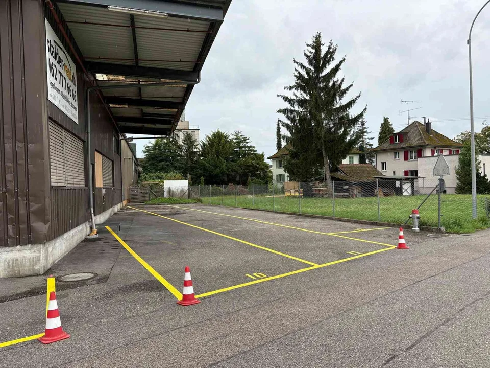 LKW Parkplatz, Aussenabstellplatz mit Stromanschluss