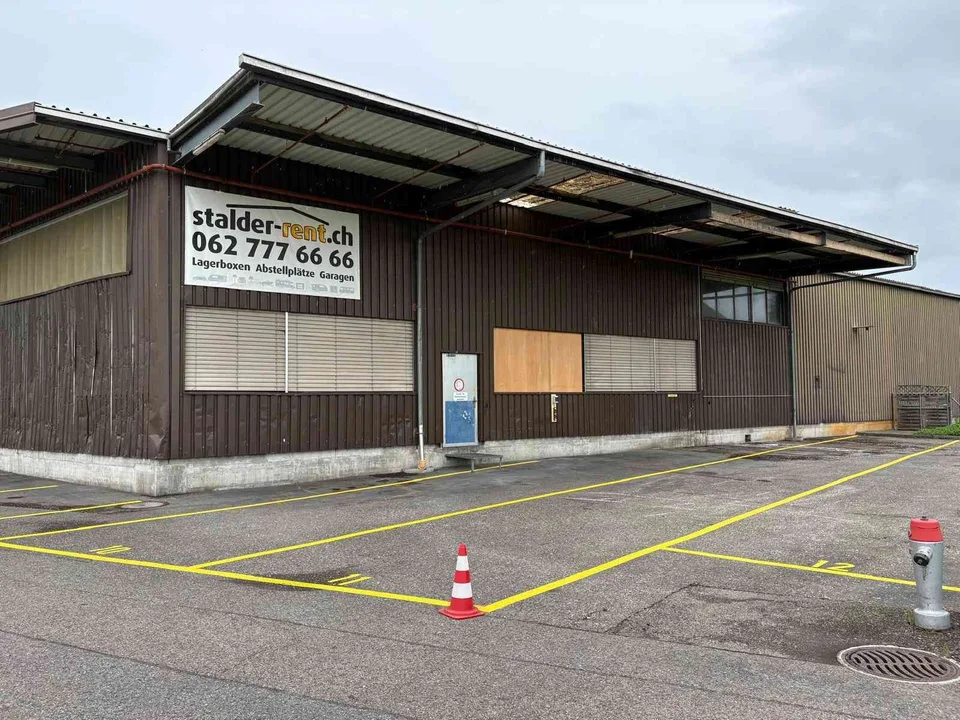 LKW Parkplatz, Aussenabstellplatz mit Stromanschluss