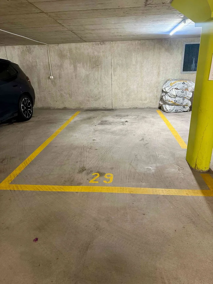 Tiefgaragenplatz im Hürdli/Würenlos per sofort verfügbar