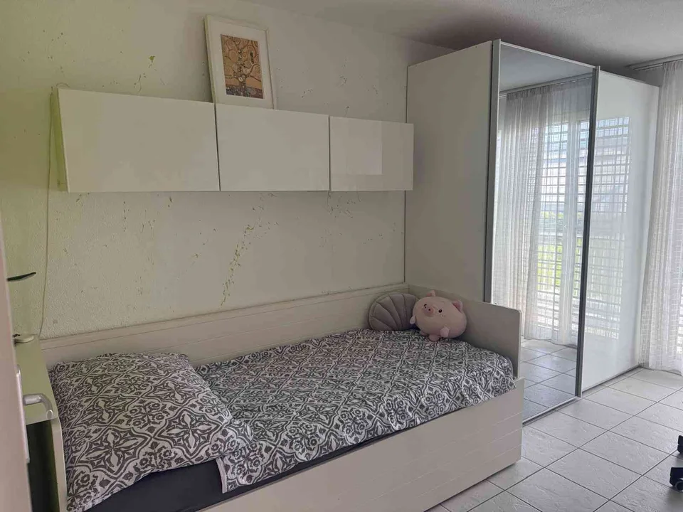 Möbliertes Zimmer mit Balkonzugang nahe Bahnhof