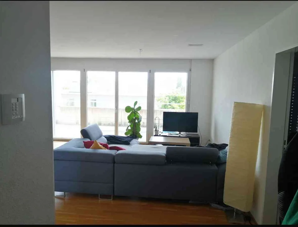 Charmante 2.5 Zimmer Wohnung zu vermieten (Möbeliert)