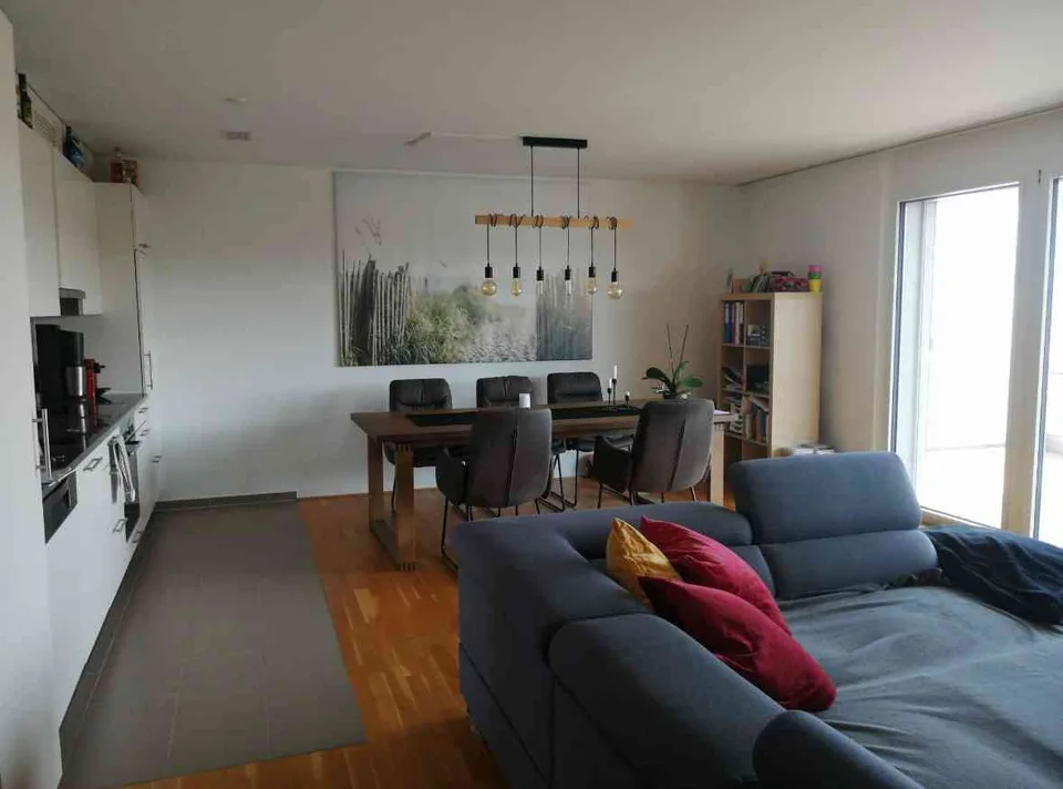 Charmante 2.5 Zimmer Wohnung zu vermieten (Möbeliert)