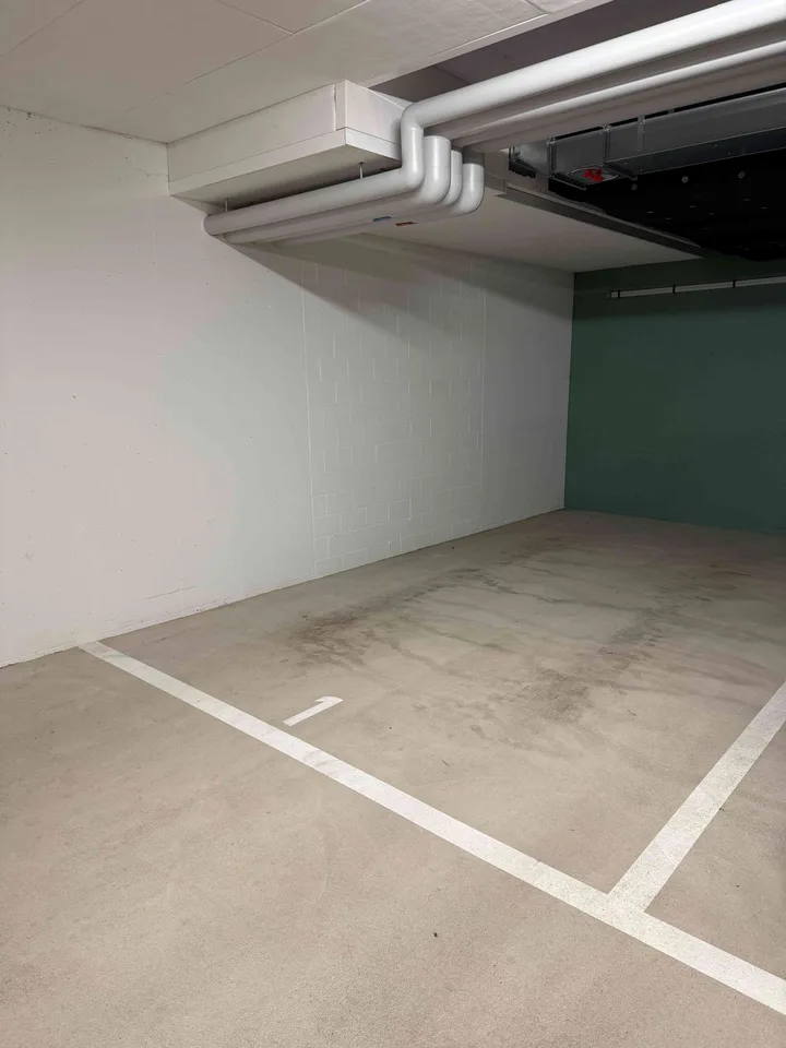 Saubere Einstellplatz in Tiefgarage zu vermieten