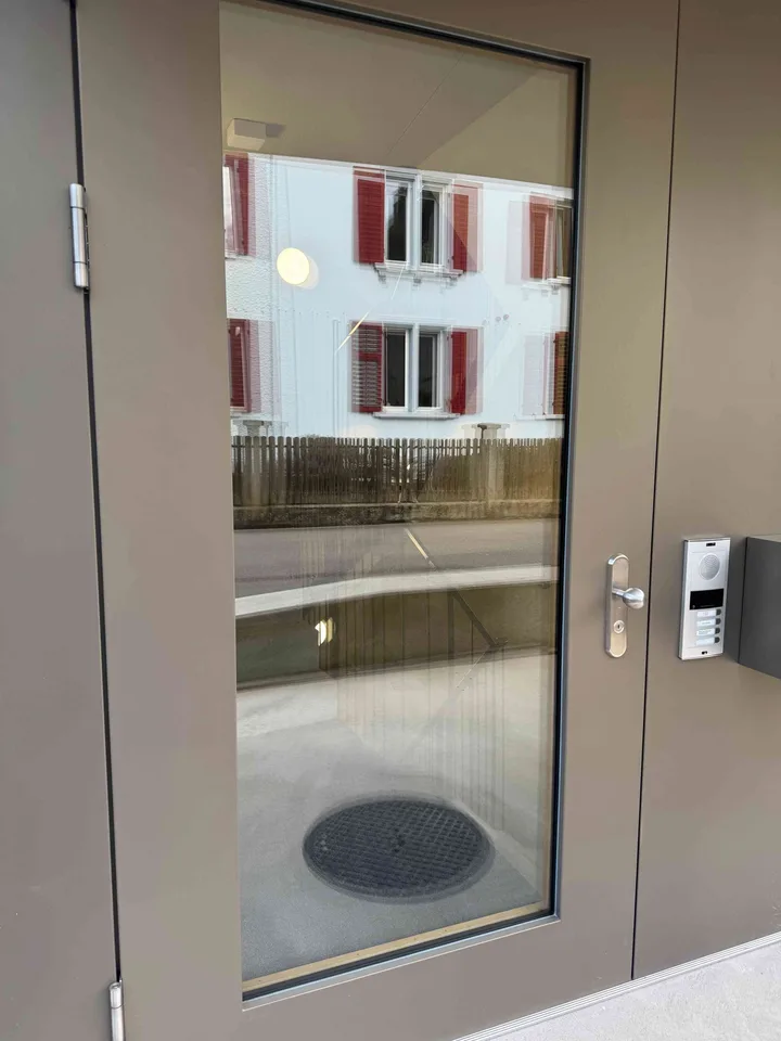 Moderne Gewerberaum mit separater WC
