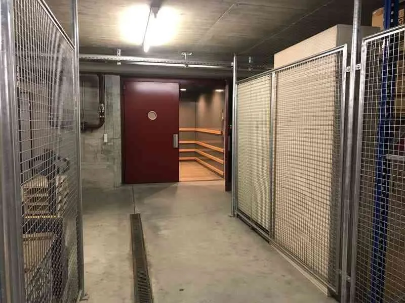 122 m2 Lagerabteil, direkte Zufahrt mit dem Pw