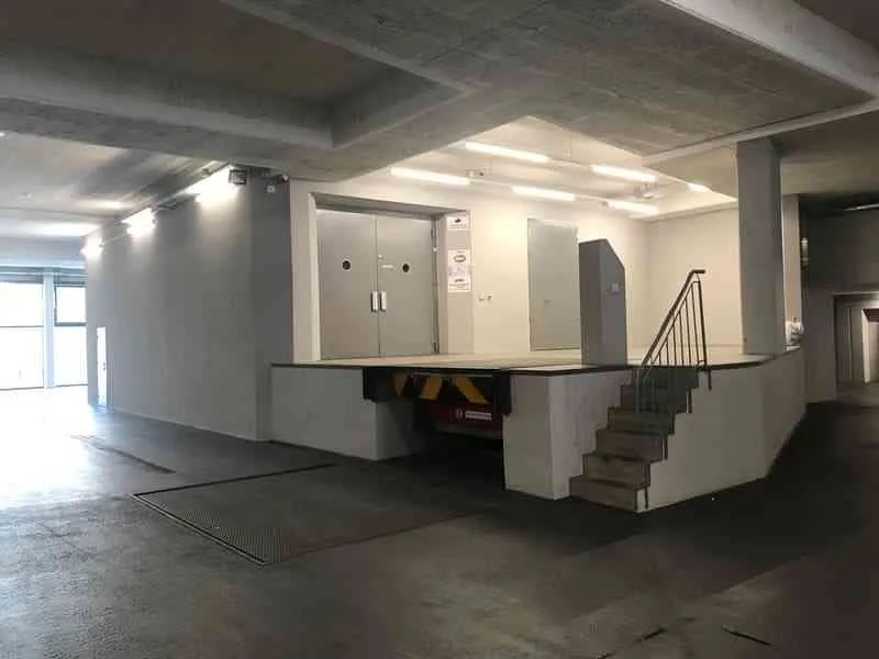 122 m2 Lagerabteil, direkte Zufahrt mit dem Pw