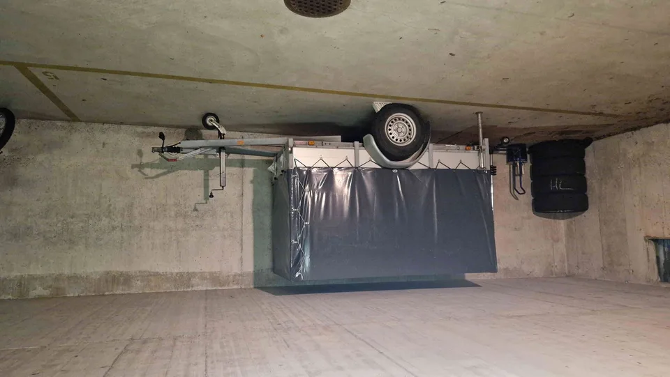 Extra grosser Spezialparkplatz zu vermieten (8 m lang)