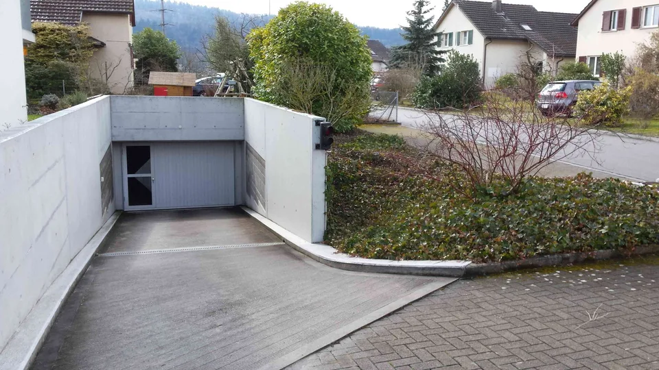 Extra grosser Spezialparkplatz zu vermieten (8 m lang)