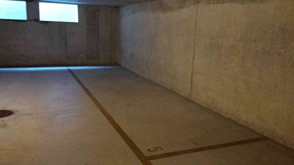 Extra grosser Spezialparkplatz zu vermieten (8 m lang)