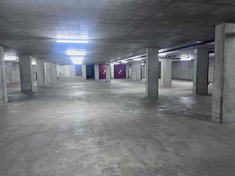 764 m2 Lagerfläche über LkW-Tunnel, Rampe und Warenlifte CHF 80.-/m2/J