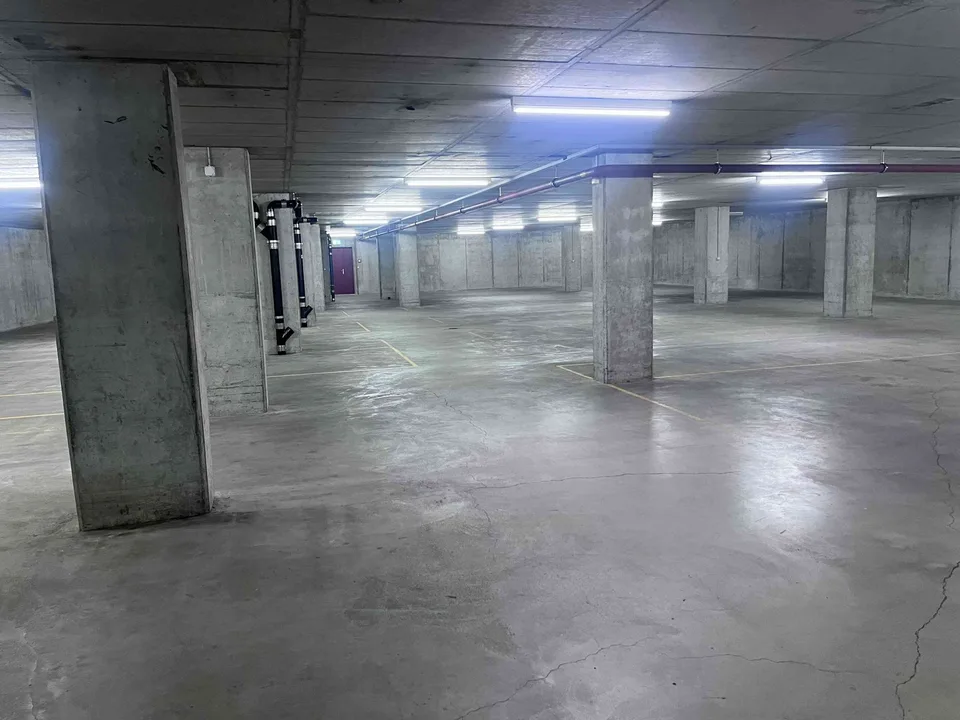 764 m2 Lagerfläche über LkW-Tunnel, Rampe und Warenlifte CHF 80.-/m2/J