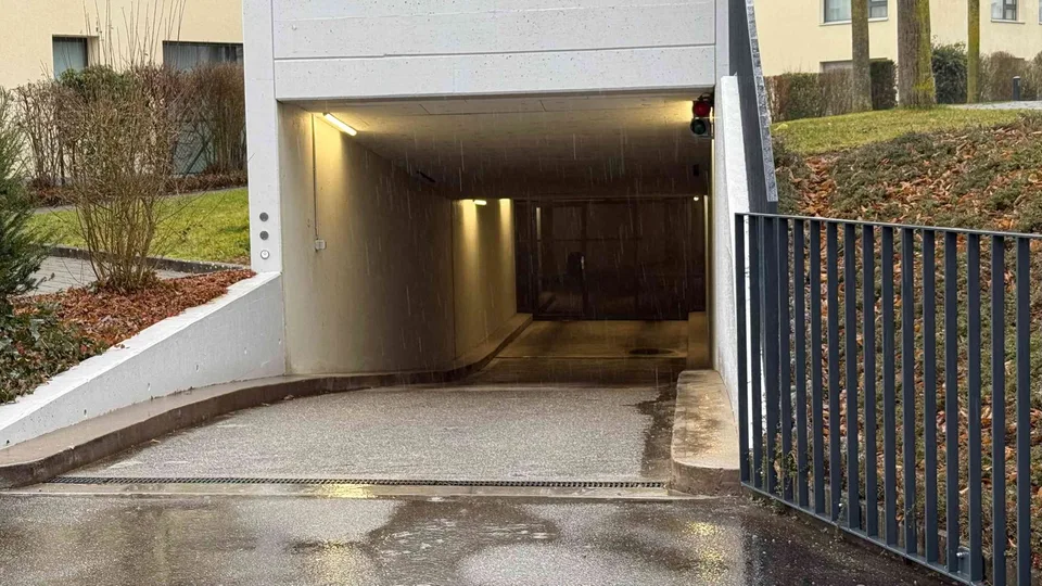 TIEFGARAGENPARKPLATZ IM DORFZENTRUM WÜRENLOS ZU VERMIETEN