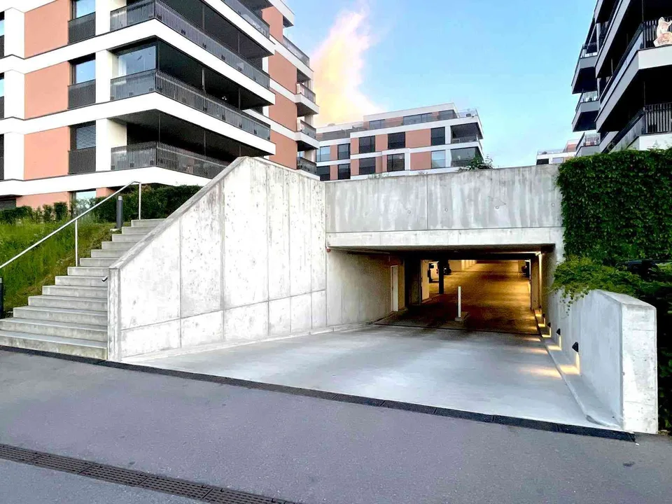 Motorradparkplatz zu vermieten