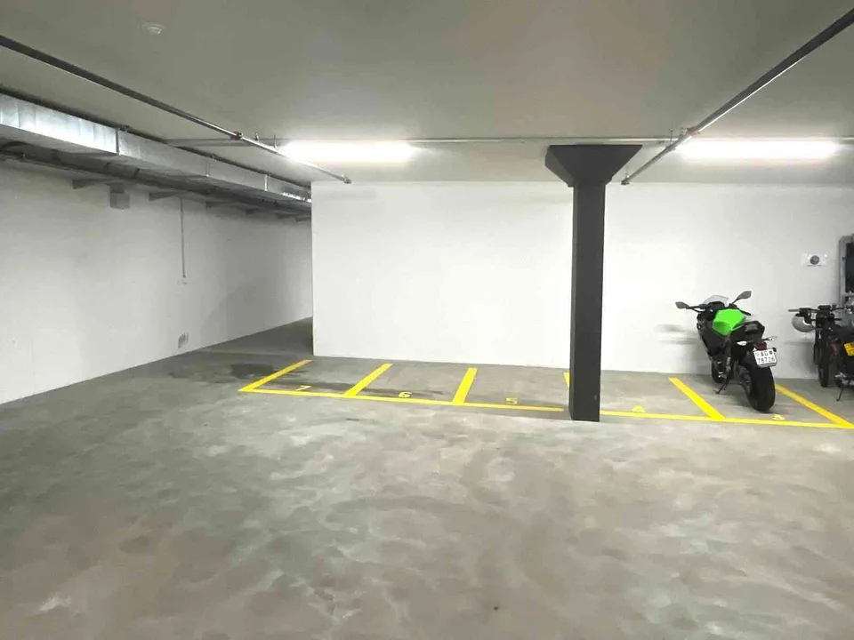 Motorradparkplatz zu vermieten