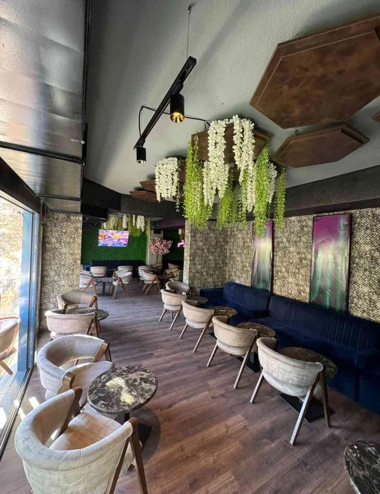 Stilvolle Bar mit wunderschöner Terrasse in Wettingen zu vermieten!
