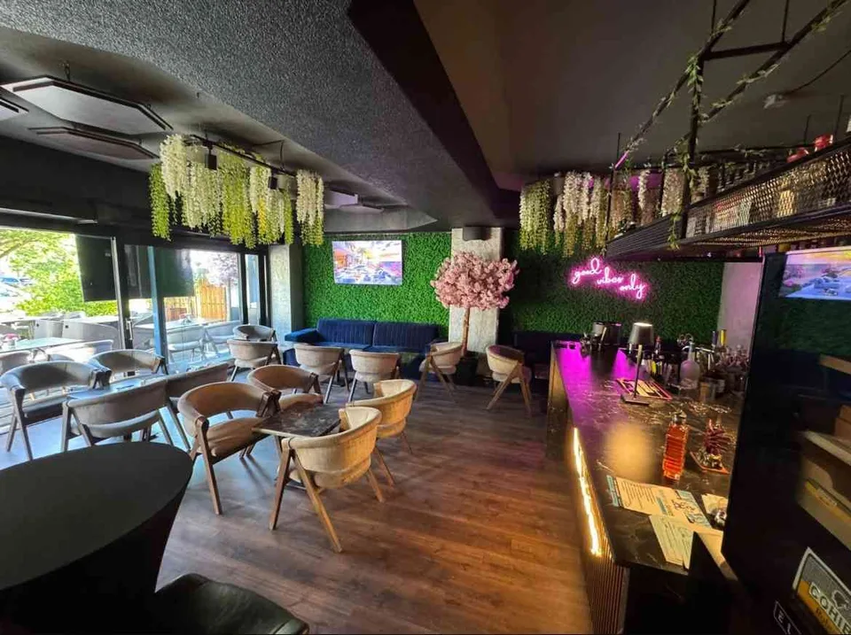 Stilvolle Bar mit wunderschöner Terrasse in Wettingen zu vermieten!