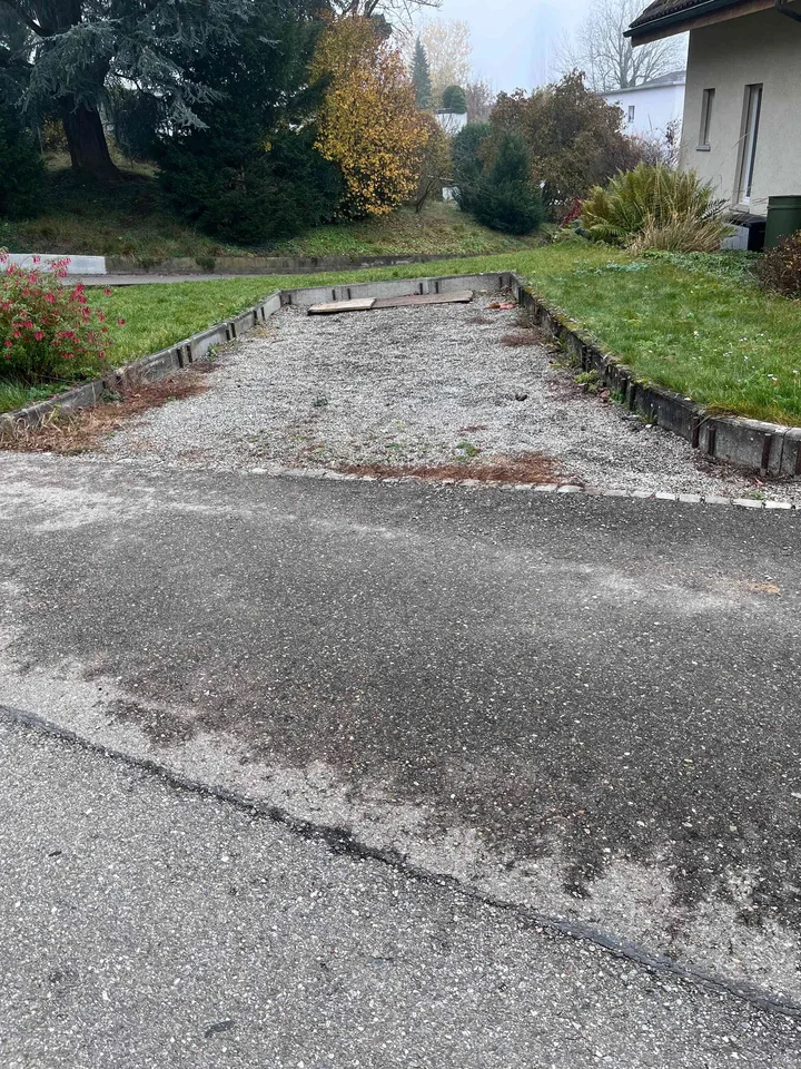 Offen Parkplatz im Nussbaumen