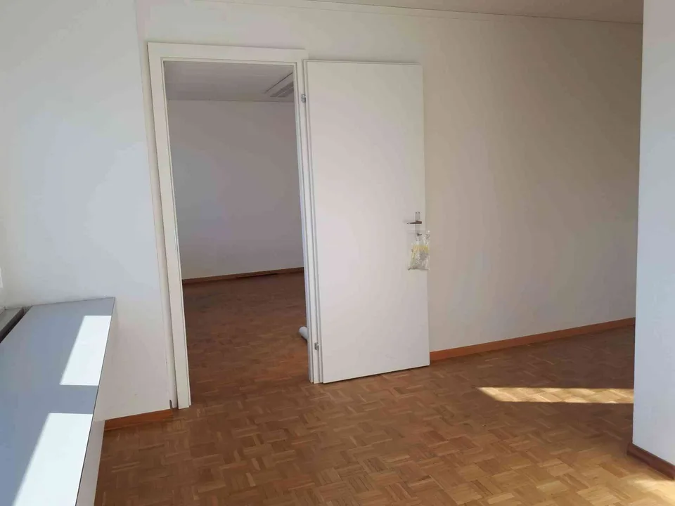Helle Gewerberäume, Büros, ruhige Lage Nähe Tägerhard Einkaufszentrum