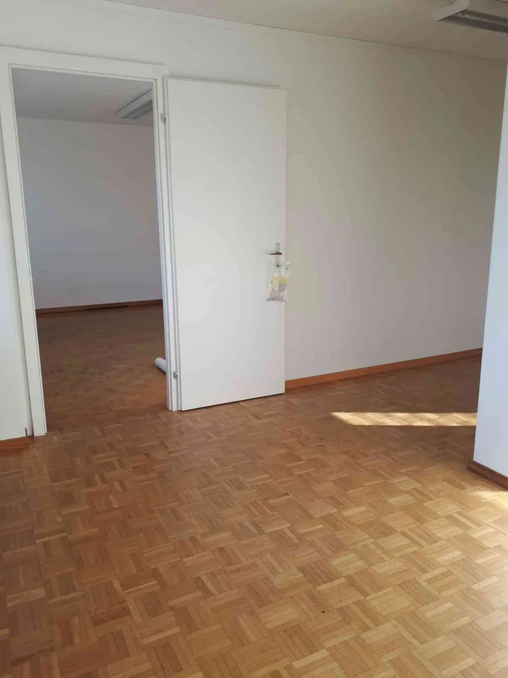 Helle Gewerberäume, Büros, ruhige Lage Nähe Tägerhard Einkaufszentrum