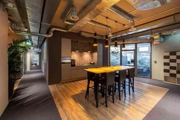 Moderne 386 m² Bürofläche im DUPLEX-Gebäude in Baden ab sofort