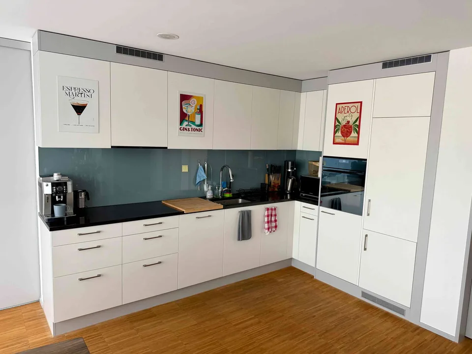 Gemütliche 3,5 Zimmer Wohnung, Möbliert + Tiefgarage