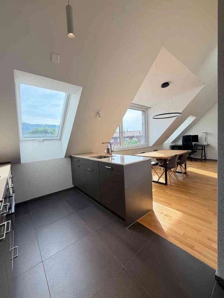 Moderne Dachgeschosswohnung Wiedikon
