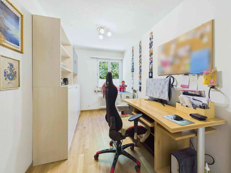 Helle 3.5-Zimmer-Erdgeschosswohnung mit eigener Wäscherei & Garage