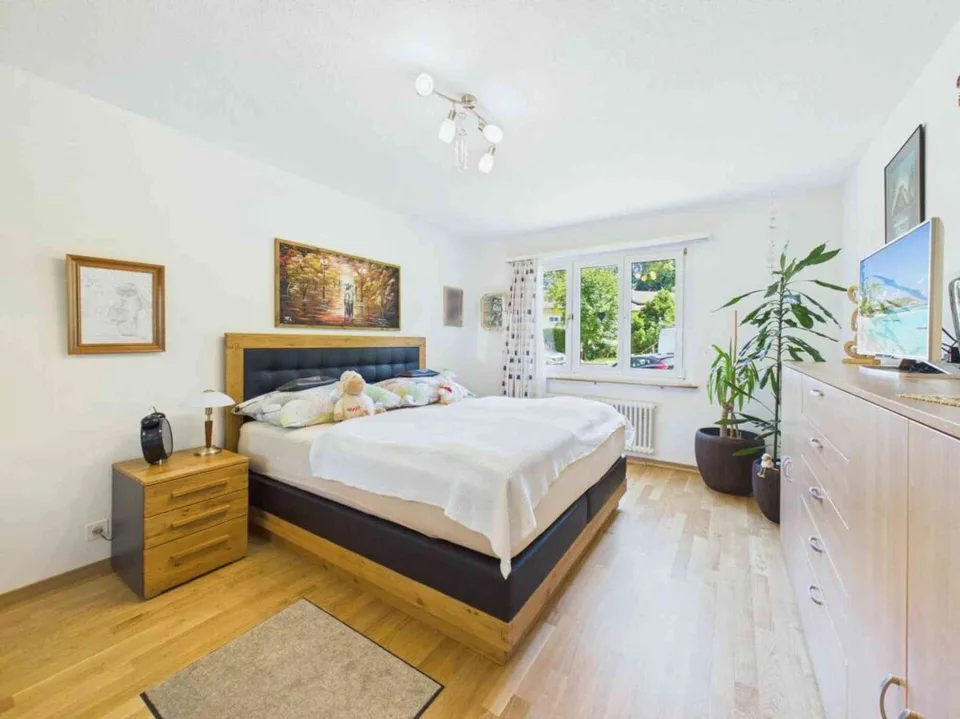 Helle 3.5-Zimmer-Erdgeschosswohnung mit eigener Wäscherei & Garage