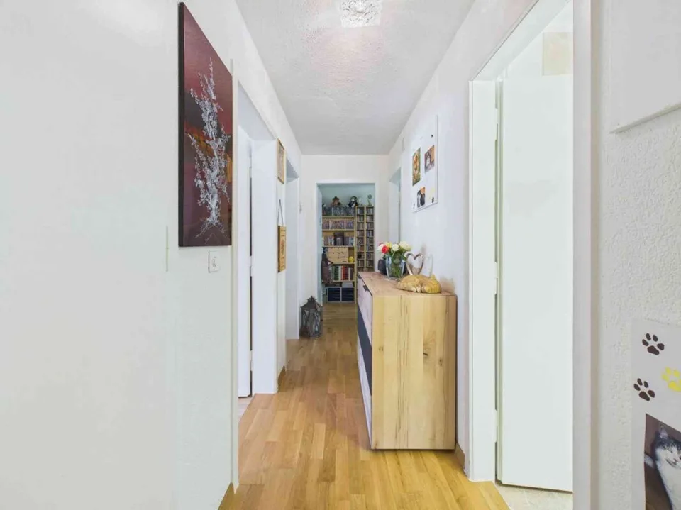 Helle 3.5-Zimmer-Erdgeschosswohnung mit eigener Wäscherei & Garage