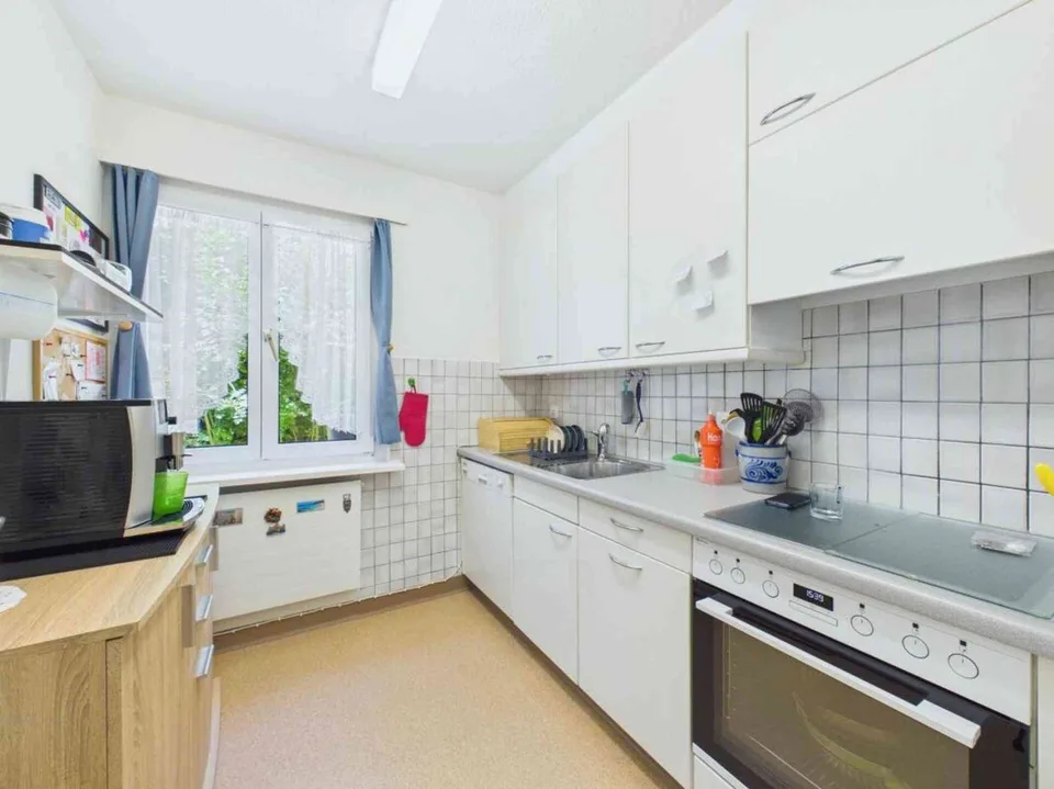 Helle 3.5-Zimmer-Erdgeschosswohnung mit eigener Wäscherei & Garage