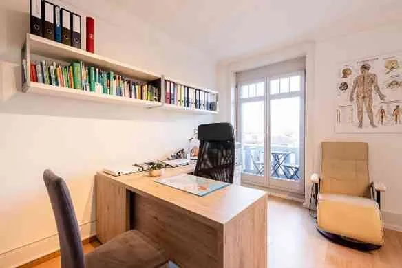 2 Zimmer Wohnung /Praxis zu übernehmen