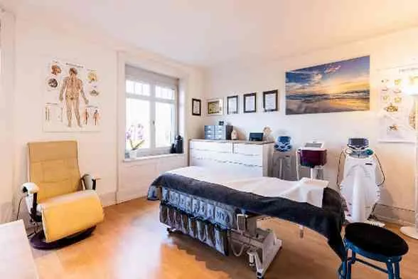 2 Zimmer Wohnung /Praxis zu übernehmen