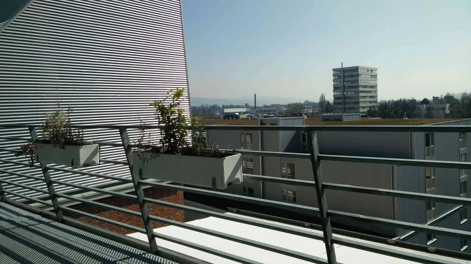 Moderner Büroteil mit hoher Deckenhöhe an zentraler Lage in Zürich