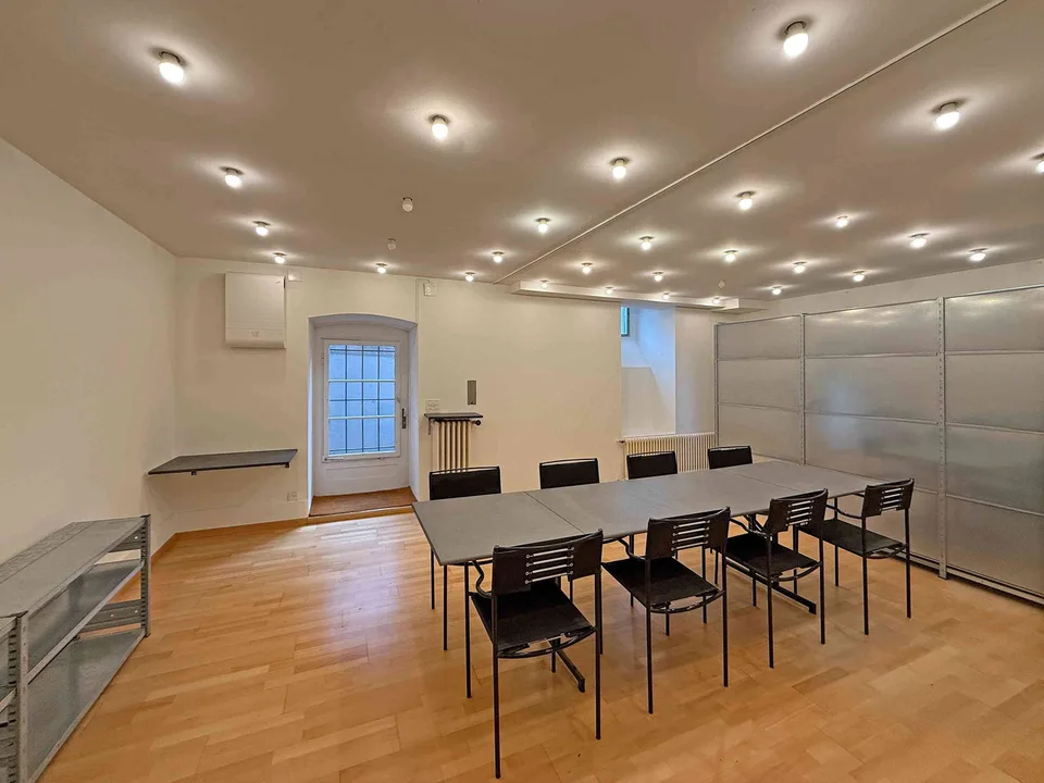 Büroraum oder Atelier mit Archiv, Garderobe, WC und eigenem Eingang