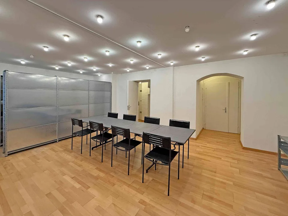 Büroraum oder Atelier mit Archiv, Garderobe, WC und eigenem Eingang