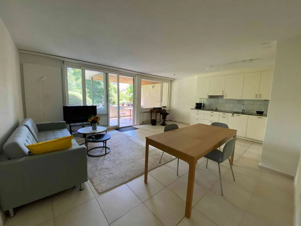 Ruhige 2.5 Zimmerwohnung (60 m2) in ruhigem Haus in Zürich