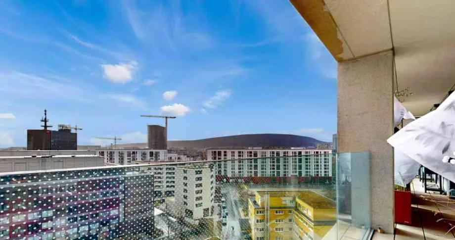 Exklusives Skyline-Wohnen: Moderne 2.5-Zimmer-Wohnung im 9
