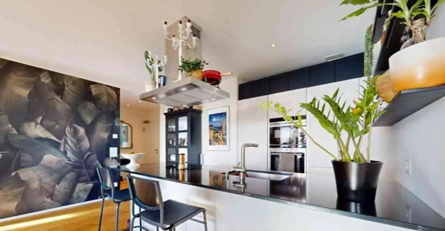 Exklusives Skyline-Wohnen: Moderne 2.5-Zimmer-Wohnung im 9