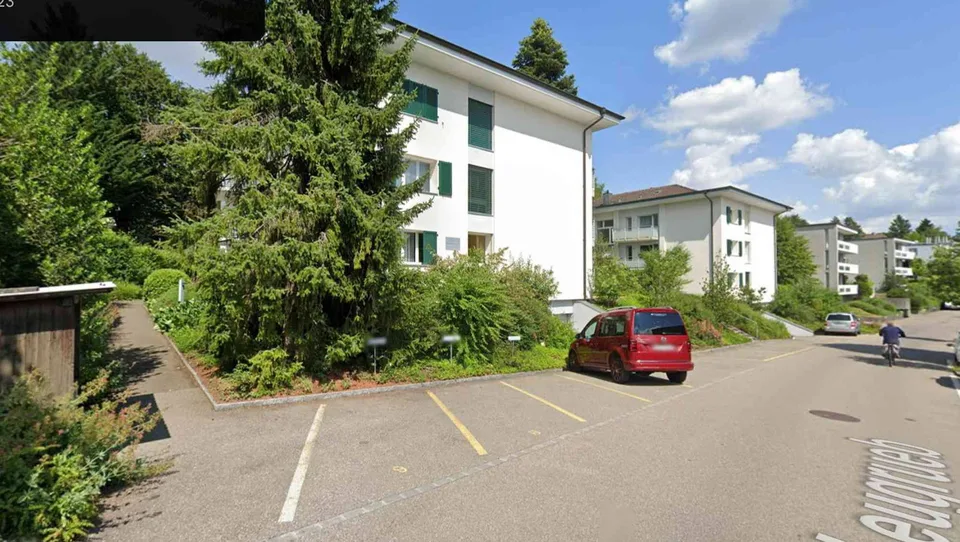 Tiefgaragenplatz und Aussenparkplatz in Zumikon zu vermieten