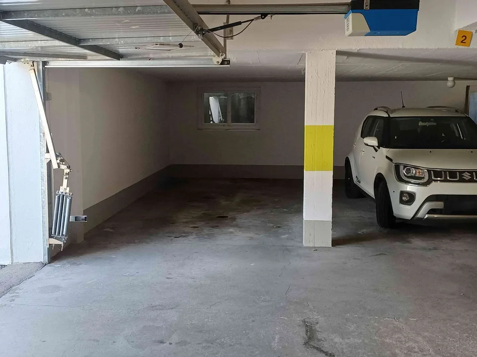 Tiefgaragenplatz und Aussenparkplatz in Zumikon zu vermieten