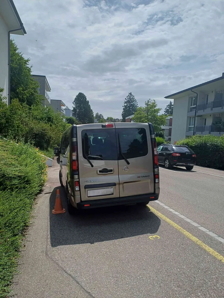 Tiefgaragenplatz und Aussenparkplatz in Zumikon zu vermieten