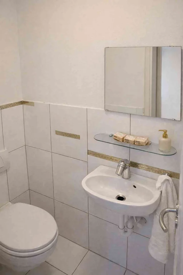 next Bahnofstrasse/ Lake-Summer Apartment with Fitness & Dreyer Grand