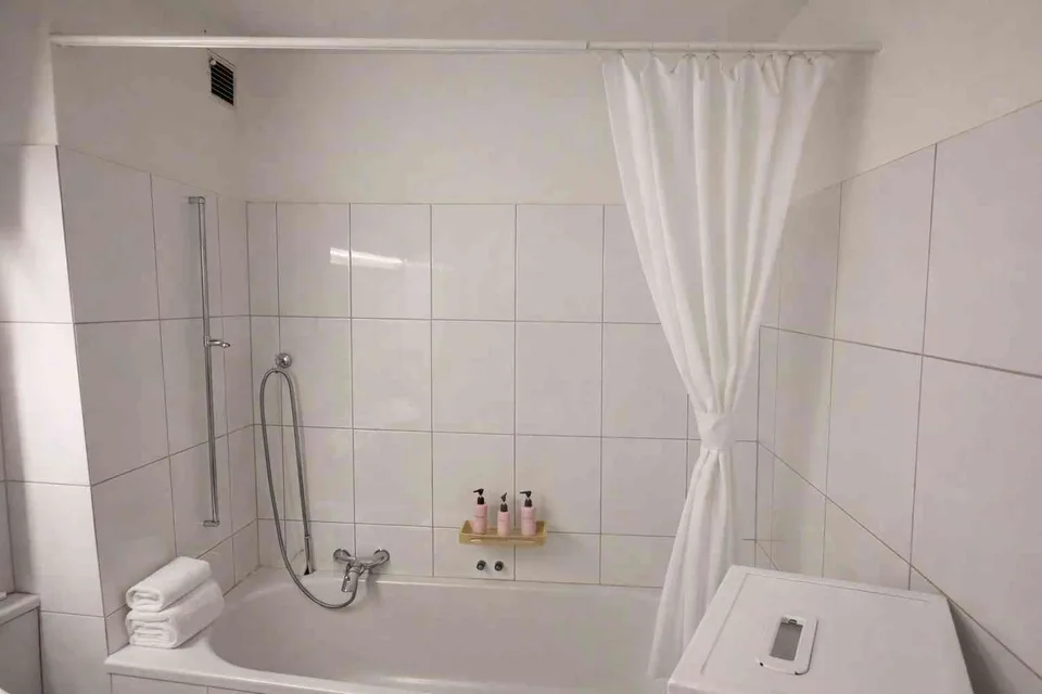 next Bahnofstrasse/ Lake-Summer Apartment with Fitness & Dreyer Grand